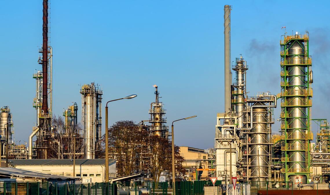 Erleichterung bei der Ölraffinerie PCK im Nordosten Brandenburgs: Die deutschen Rosneft-Töchter sind dauerhaft von den US-Ölsanktionen ausgenommen. (Archivbild)