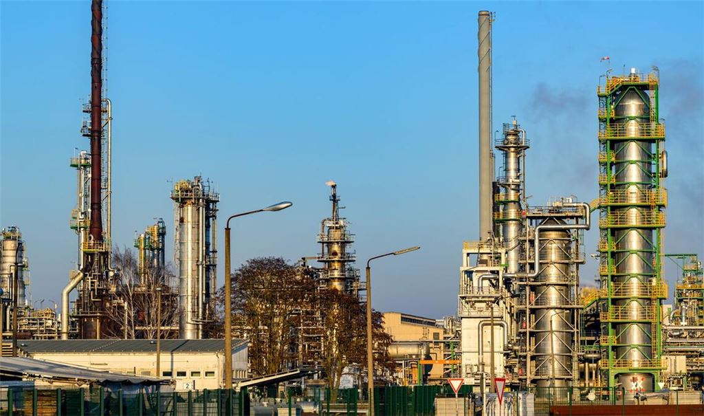 Erleichterung bei der Ölraffinerie PCK im Nordosten Brandenburgs: Die deutschen Rosneft-Töchter sind dauerhaft von den US-Ölsanktionen ausgenommen. (Archivbild)