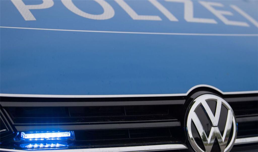 Ermittler durchsuchten 13 Wohnungen in drei Bundesländern. (Symbolbild)