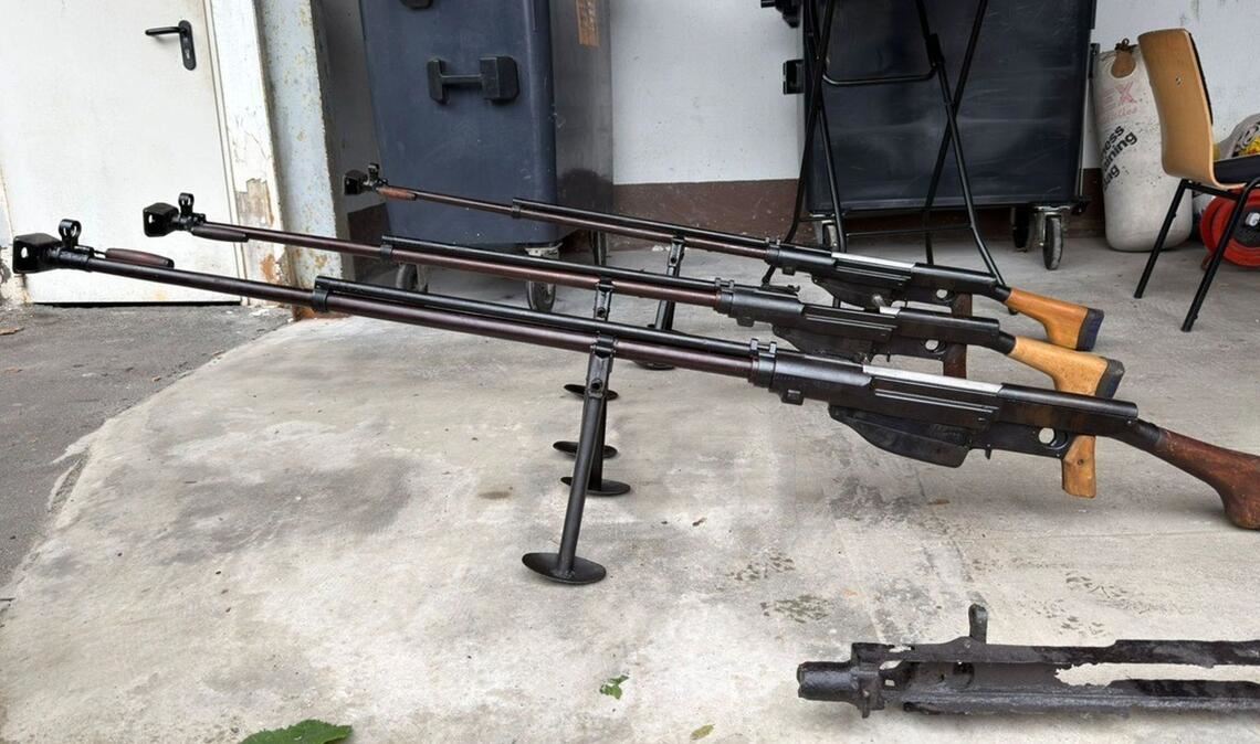 Ermittler entdecken in dem riesigen Waffenarsenal in Remscheid immer neue Verstecke. (Archivbild)