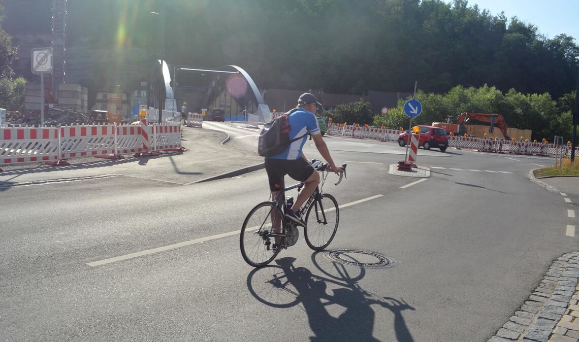 Schwierige Passagen für Radler und Fußgänger Erneut beschäftigt sich der Mühlacker Gemeinderat mit Verkehrsthemen rund um die neue Herrenwaagbrücke. Foto: Stahlfeld