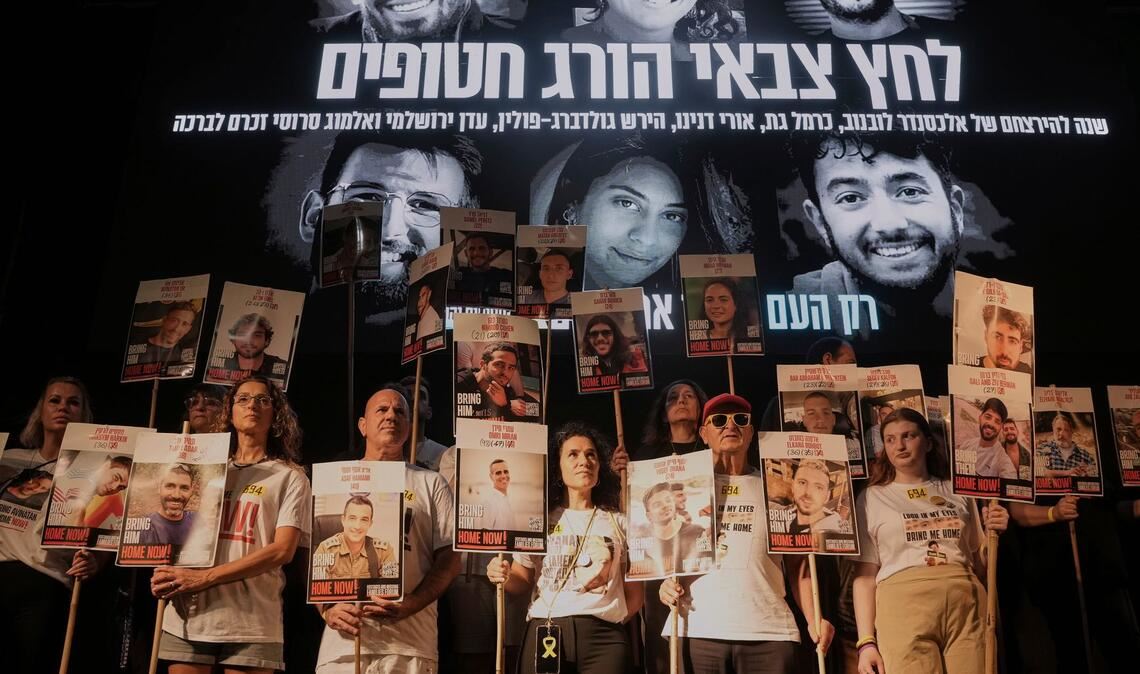 Israel tötet Regierungsmitglieder der Huthi-Miliz im Jemen Erneut demonstrierten in Israel Tausende Menschen für ein Ende des Gaza-Kriegs.