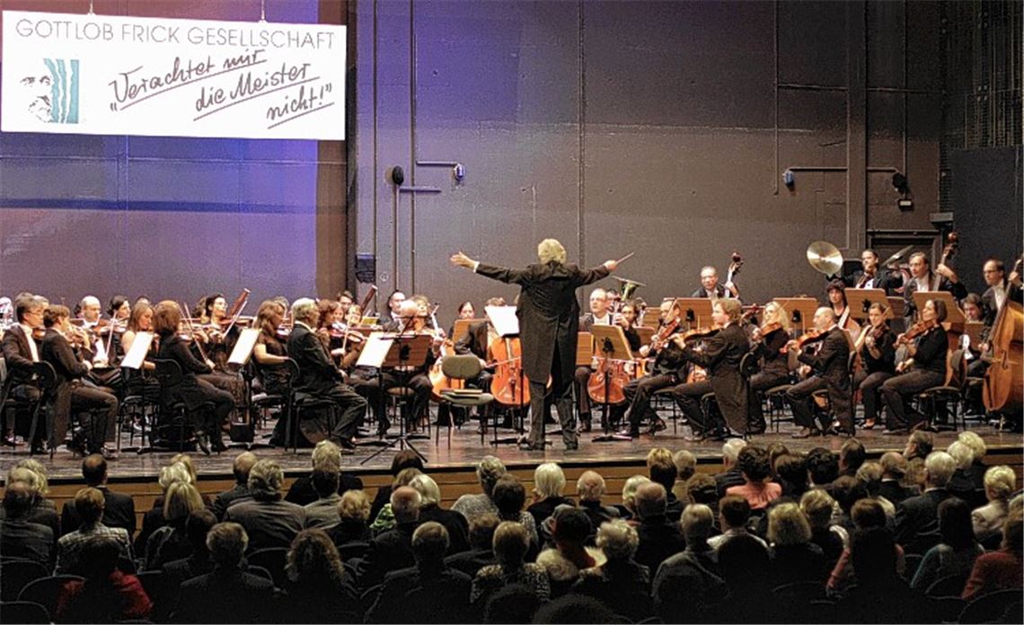 Erneut ist im Mühlehof das Heilbronner Sinfonie Orchester zu hören.