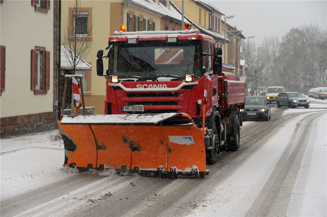 Erneuter Wintereinbruch ruft Schneepflüge auf den Plan. (Foto: Fotomoment)