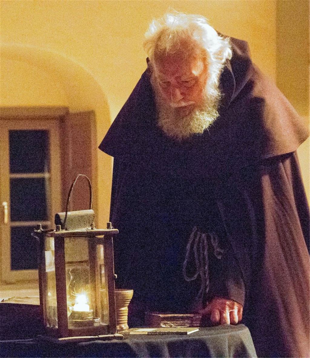 Ernst Pilick überzeugt in der Rolle des Großinquisitors.