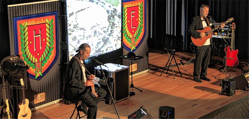 Ernst (re.) und Heinrich sorgen für amüsante Unterhaltung.