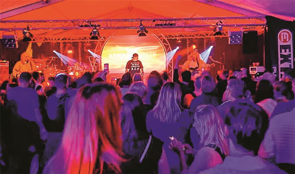Eröffnet wird das Straßenfest aus Anlass des 40-jährigen Bestehens des Jugendraums Großglattbach am Samstag, 9. September, 16 Uhr, in dessen Hardrockzelt – dann allerdings ohne Rockmusik, dafür aber bestuhlt und mit einem Auftritt der „Glabbicher Blasmusik“. Foto: Archiv