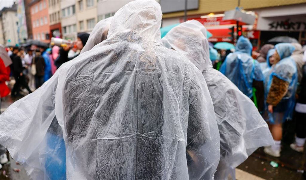 Erst Regen, dann womöglich noch Schnee und Eis - so lautet die Wettervorhersage für den bevorstehenden Höhepunkt des Karnevals.