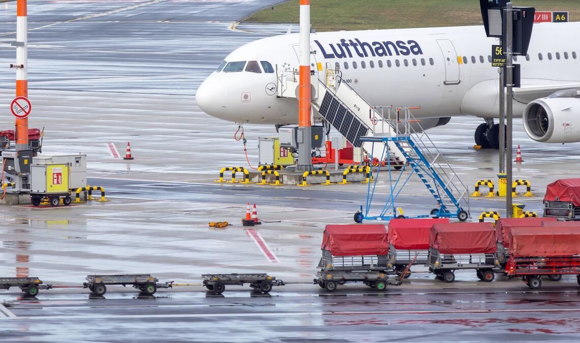Erst kürzlich kam es wegen Streiks des Kabinenpersonals zu zahlreichen Flugausfällen bei Deutschlands größter Airline. (Archivbild)