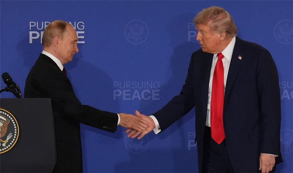 Erst wenn er sich eines Deals sicher sein kann, möchte Trump nach eigenen Angaben Putin erneut treffen. (Archivbild)