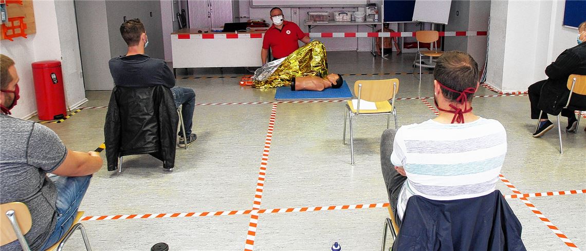 Erste-Hilfe-Ausbilder Michael Storz im umgestalteten Lehrsaal1 des DRK. Foto: privat