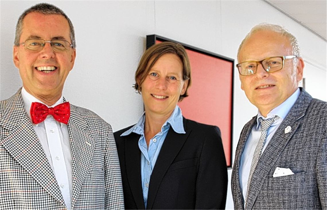 Erster Landesbeamter Wolfgang Herz, die Leiterin des Gesundheitsamtes, Dr. Brigitte Joggerst, und Landrat Karl Röckinger.