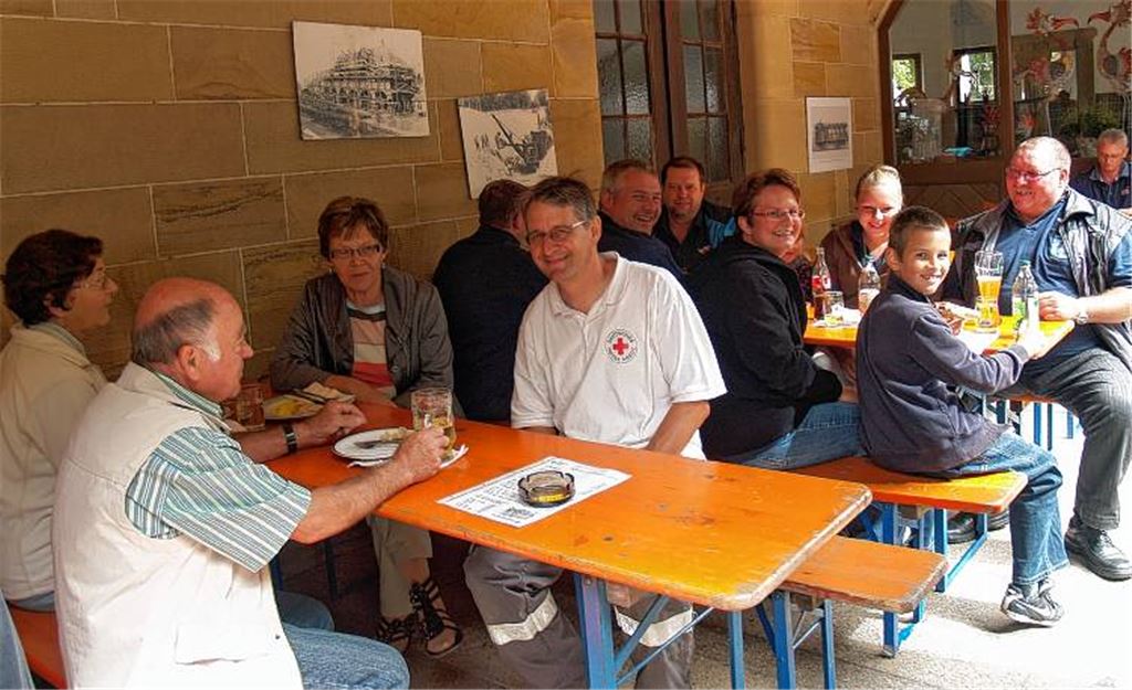 Erster Vorsitzender Professor Dr. Thomas Haalboom im Gespräch mit Besuchern. 