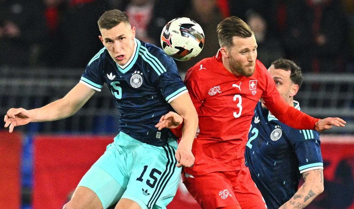 Erwischte keinen guten Abend: Nico Schlotterbeck (l.)