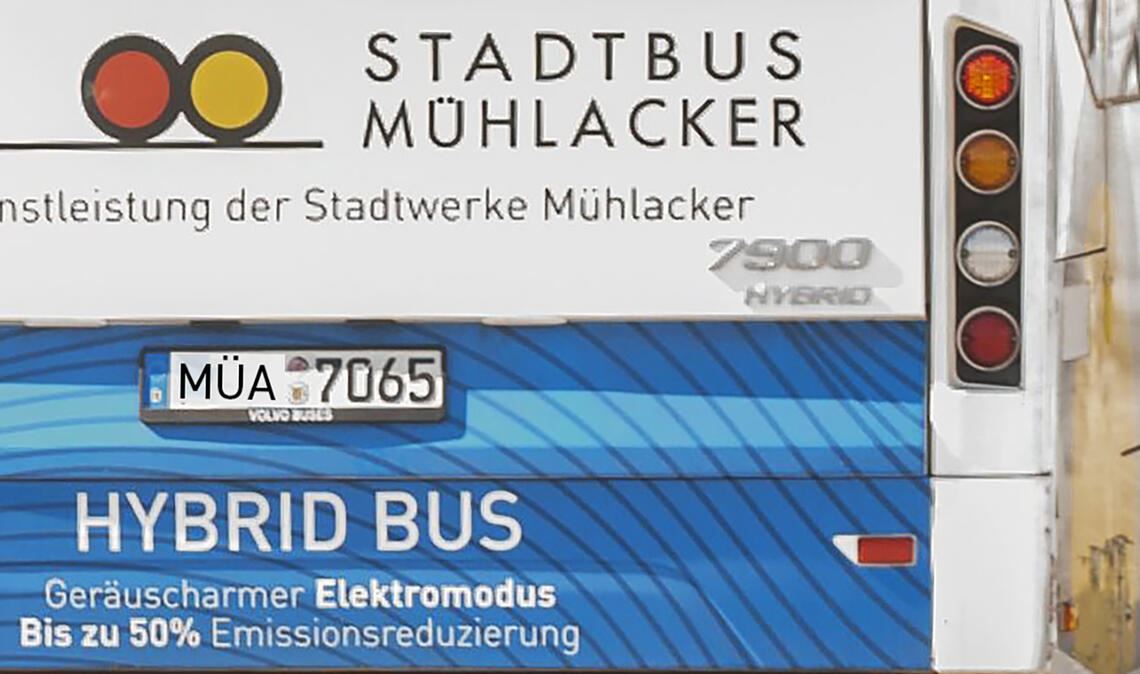 Es bleibt bei der Fotomontage – einen Mühlacker Stadtbus mit „MÜA“-Kennzeichen wird es nicht geben. Fotomontage: mt