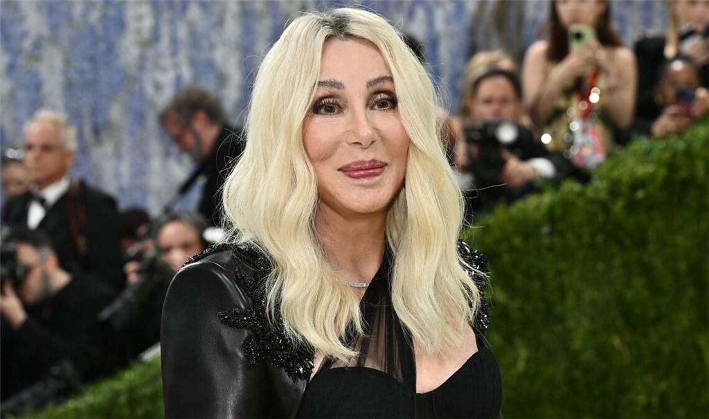 "Es gibt 20 Jahre alte Mädels, die nicht das können, was ich kann", sagt Cher über sich. Kürzlich nahm sie an der Met Gala 2026 teil. (Archivbild)
