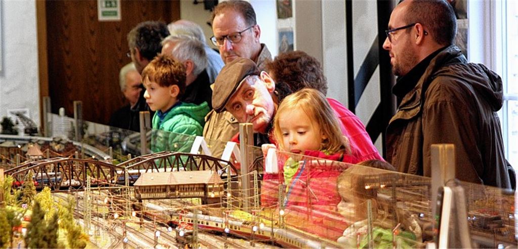 Züge ziehen den Opa genauso an wie den Enkel