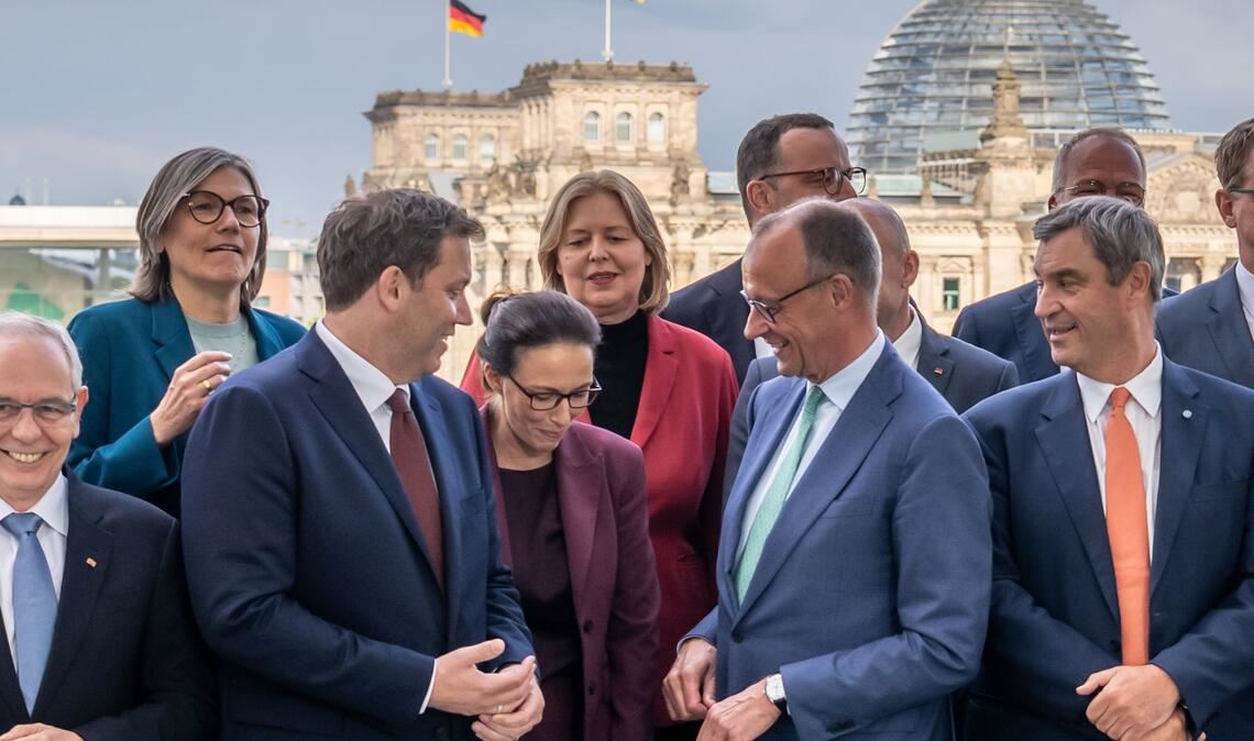 Es habe Einigkeit geherrscht, dass der Wirtschaftsstandort Deutschland vor großen Herausforderungen stehe, hieß es.