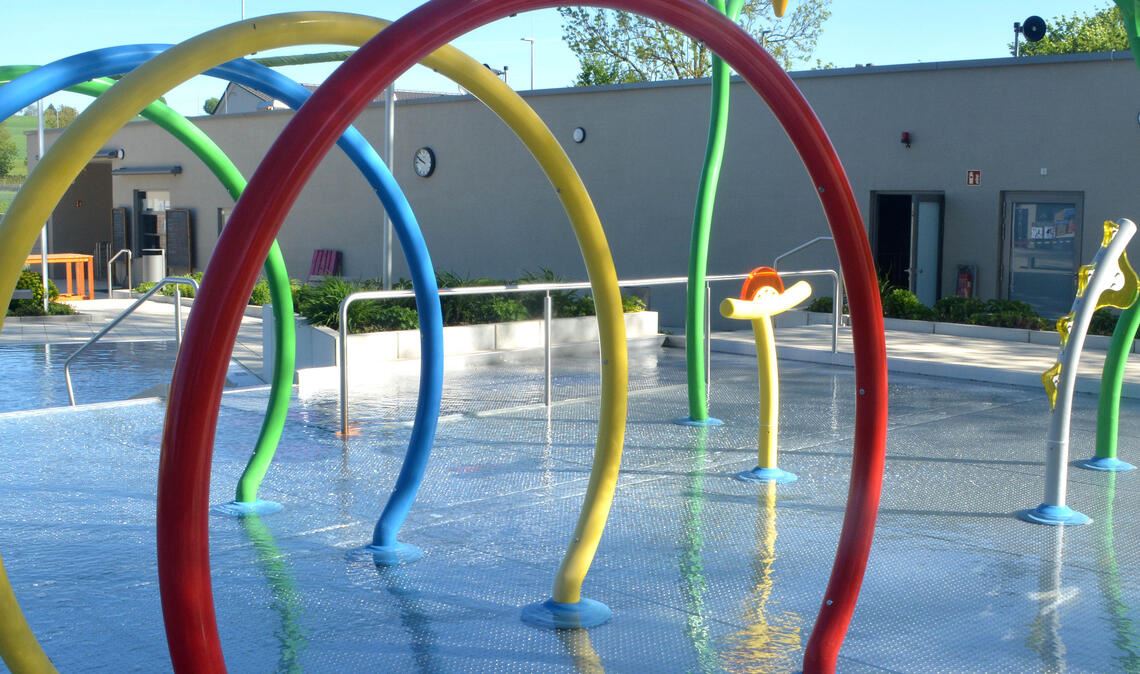 Es ist alles vorbereitet:: Das Freibad Knittlingen öffnet als eines der ersten Bäder in der Region und erwartet ab diesem Montag seine kleinen und großen Gäste. Fotos: Stahlfeld