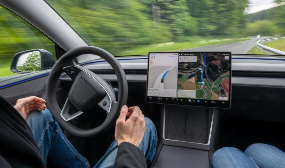 Es ist in Europa das erste Shuttle-Projekt, bei dem Teslas mit der Software "Full Self-Driving (Überwacht)" fahren (Archivbild)