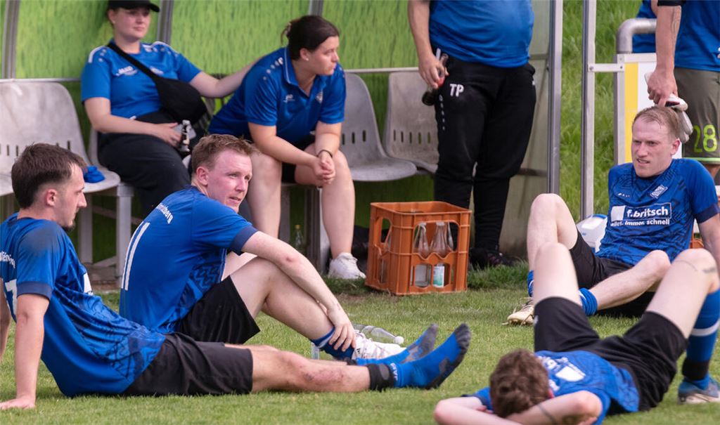 Es ist noch nicht zu fassen: die Spieler von Viktoria Enzberg sind nach dem Abstieg am Boden. 