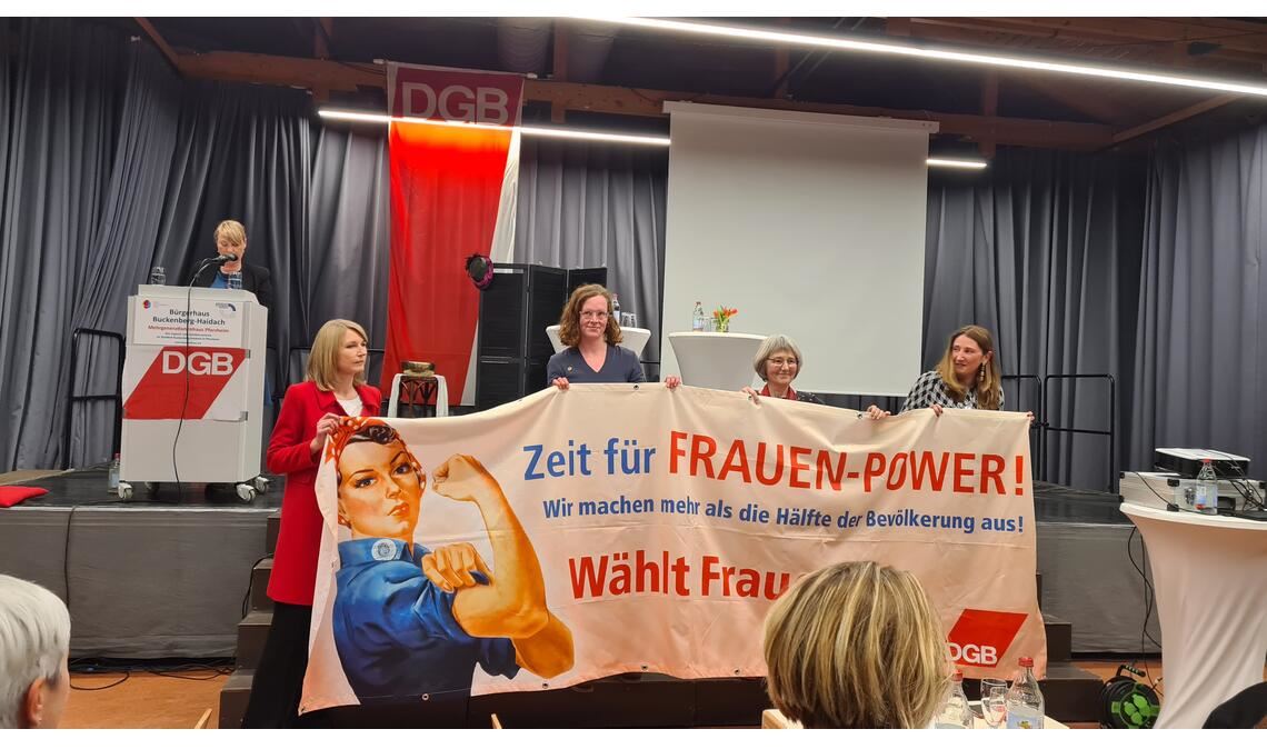 Es sei „Zeit für Frauen-Power“, meint nicht nur Susanne Nittel am Rednerpult. Foto: Metzbaur