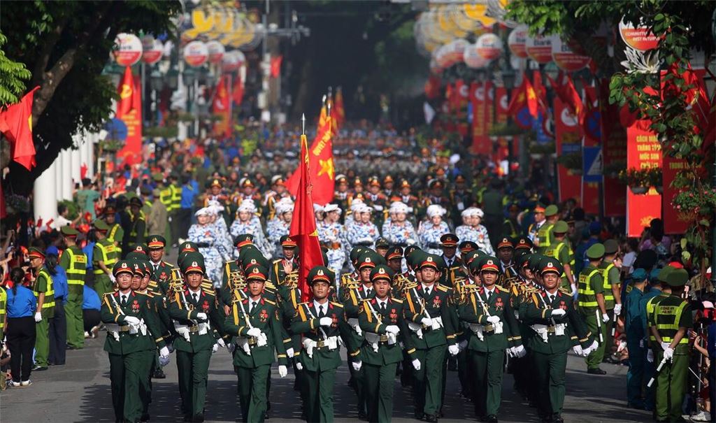 Es war die größte Militärparade in Vietnam seit Jahrzehnten.