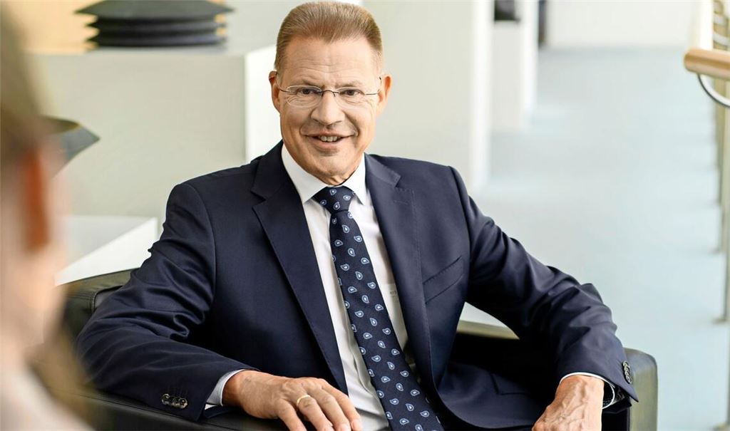 „Es werden auf der einen Seite die Einnahmen der Kassen erhöht, indem Versicherte höhere Eigenanteile zahlen“, sagt  Heiner Scheffold, Chef der Baden-Württembergischen Krankenhausgesellschaft. Zugleich würd im bestehenden System gekürzt, ohne Strukturen zu ändern.