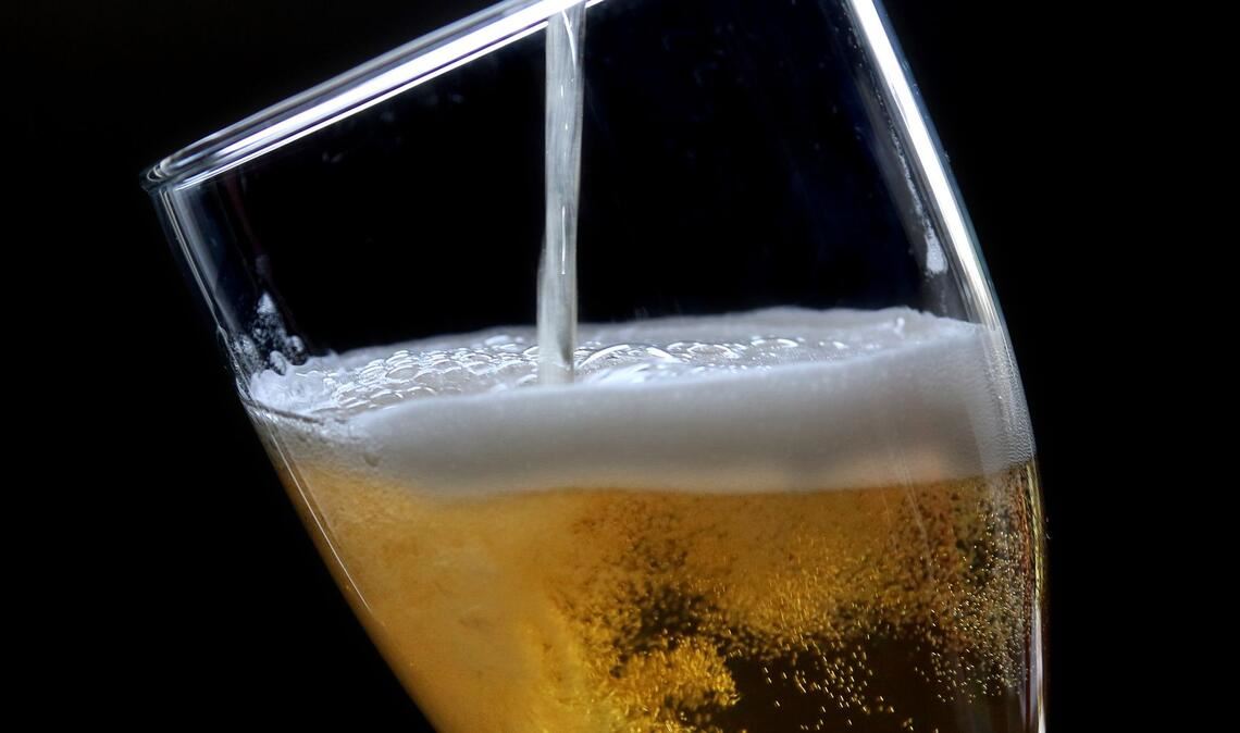 Es wird immer weniger alkoholhaltiges Bier getrunken. (Symbolbild)