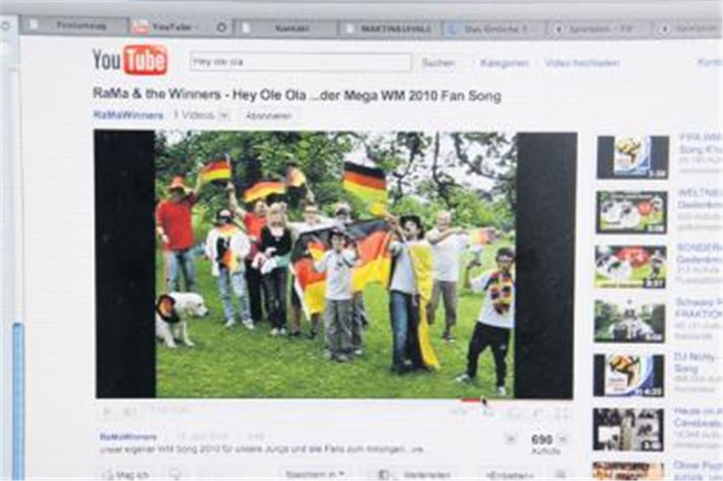 Etliche Freunde und Verwandte wirken in dem Musikvideo mit, das die Musiker aus Ötisheim und Ensingen erst in der vergangenen Woche gedreht haben.
Foto: Eigner