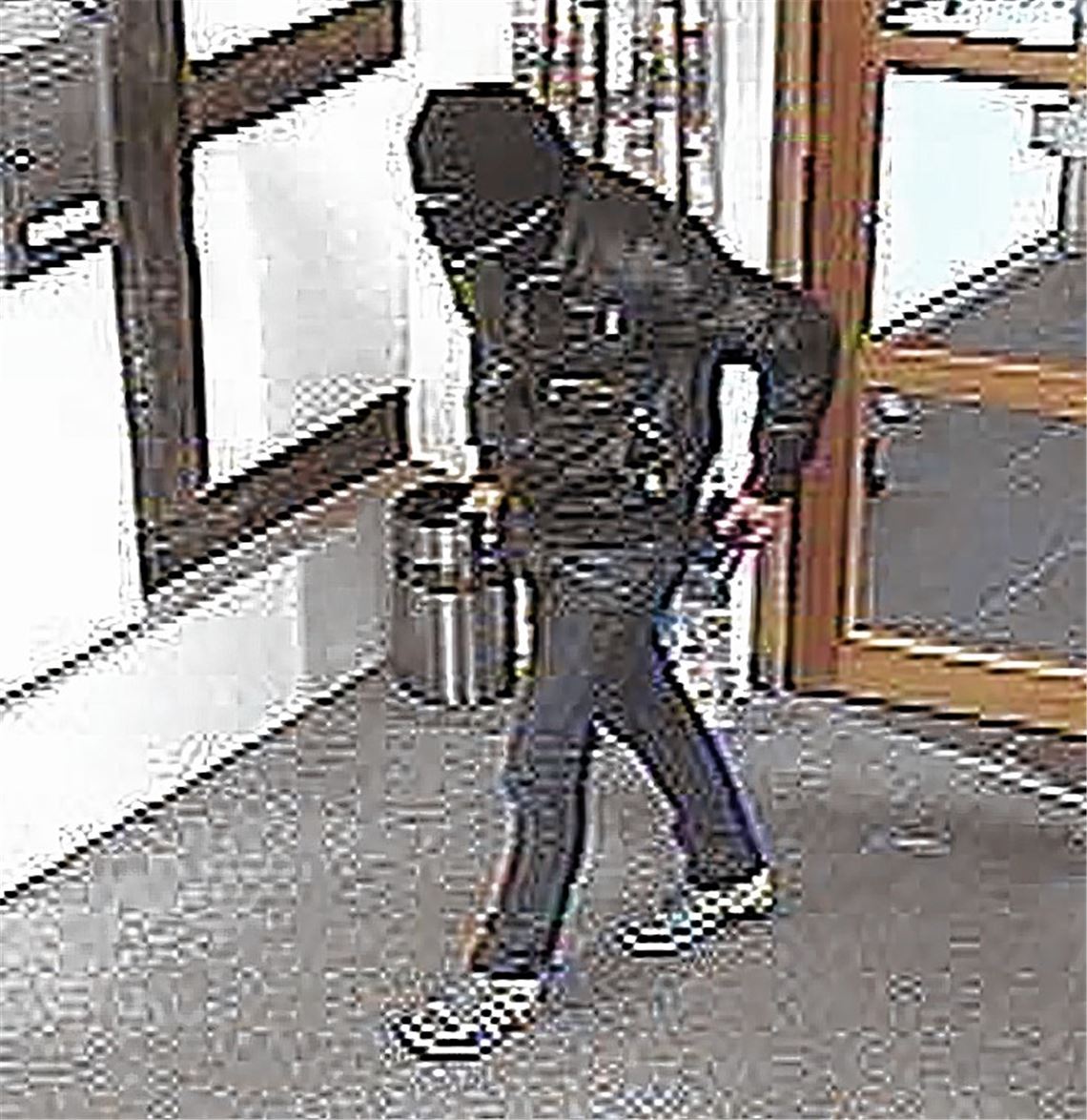 Etwa 1,70 Meter groß, normale Statur: der Bankräuber von Ölbronn.