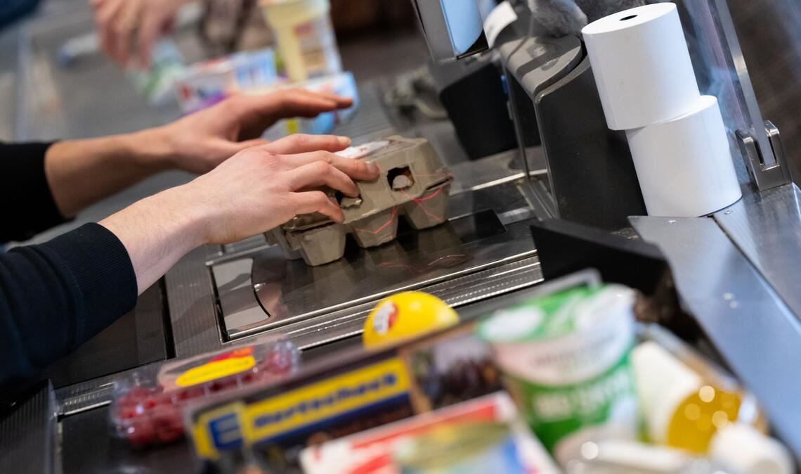 Etwa 3,2 Millionen Menschen in Deutschland arbeiten im Einzelhandel, zum Beispiel in Lebensmittelgeschäften. (Symbolbild)