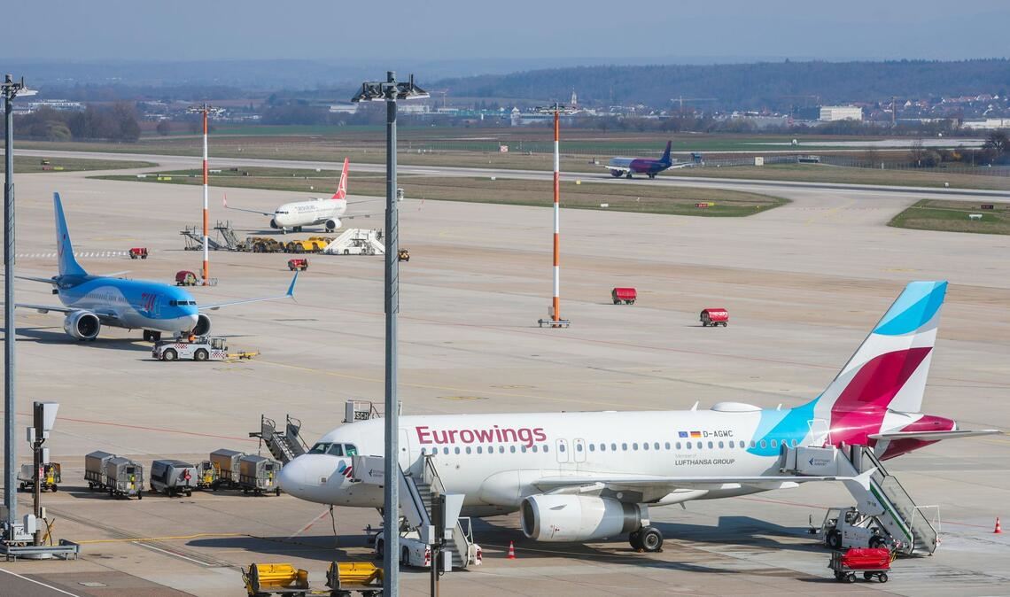 Eurowings-Maschine am Flughafen Stuttgart (STR).