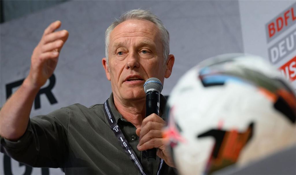 Ex-Bundesliga-Trainer Christian Streich mit einem Plädoyer für Nachwuchsfußballer.