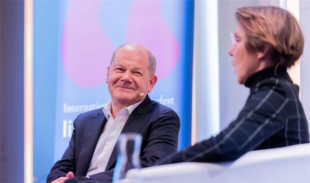 Ex-Kanzler Olaf Scholz hat bei der Lit.Cologne über seine Lesegewohnheiten gesprochen.