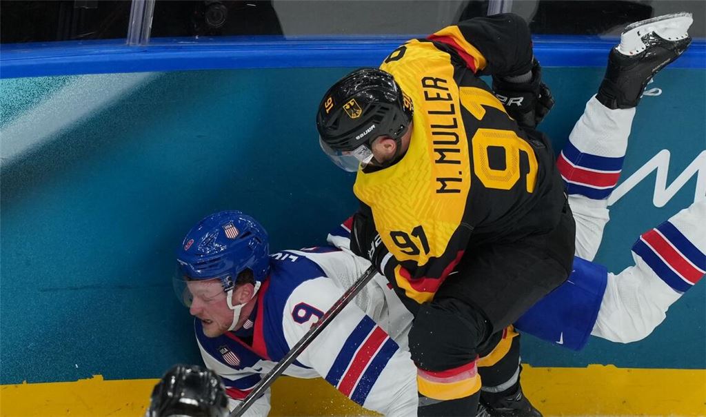 Ex-Kapitän Müller ging im und nach dem Spiel voran.