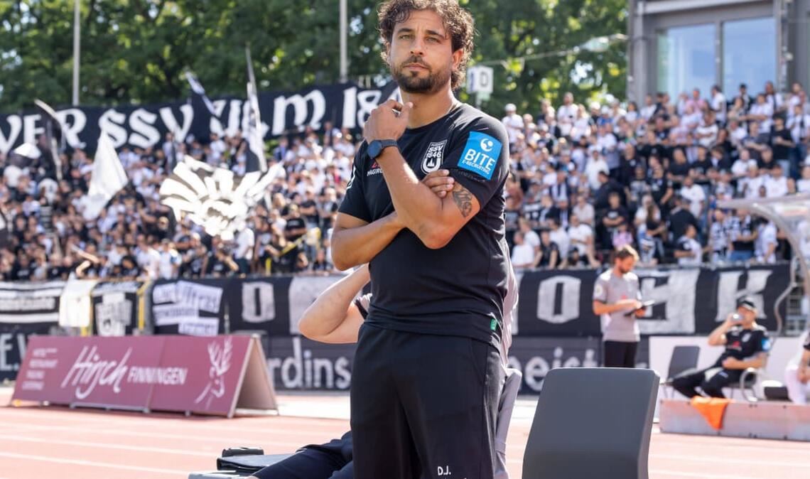 Ex-VfB-U17-Trainer Daniel Jungwirth wartet mit den Ulmer Spatzen weiter auf den ersten Regionalligasieg.