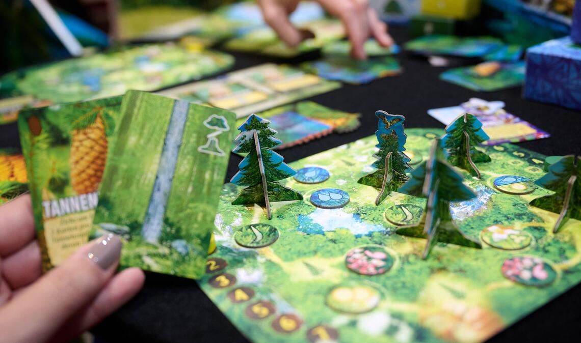 Experten halten das gemeinsame Spielen aus vielen Gründen für positiv - für Jung und Alt