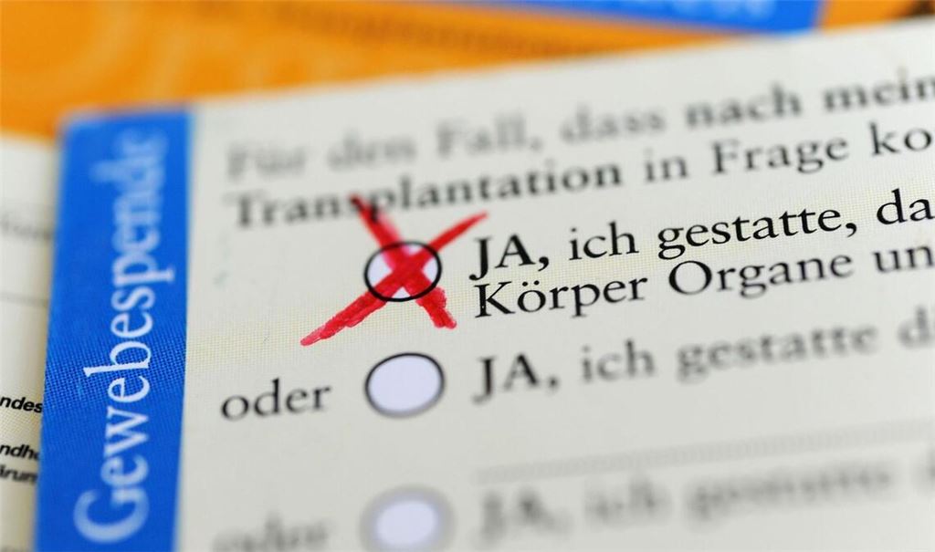 Experten zufolge ist die fehlende Dokumentation in Deutschland das größte Problem: Organspenden scheitern oft an einer fehlenden persönlichen Zustimmung.