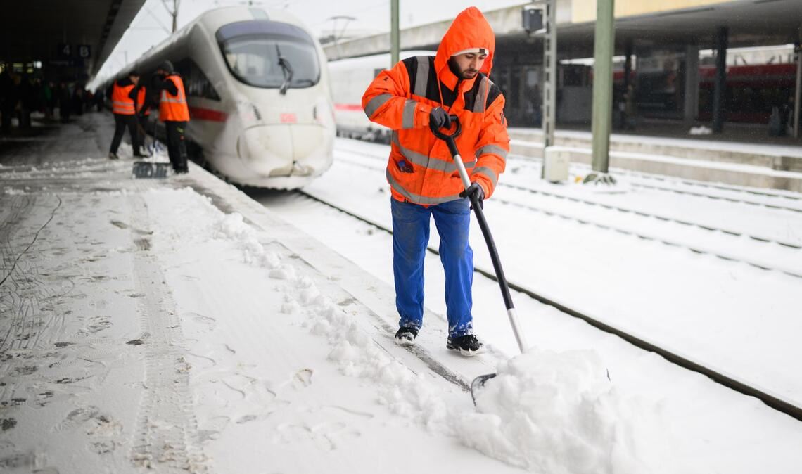 Extremwetter sorge im Januar und Februar für erhebliche Einschränkungen im Fernverkehr. (Archivbild)