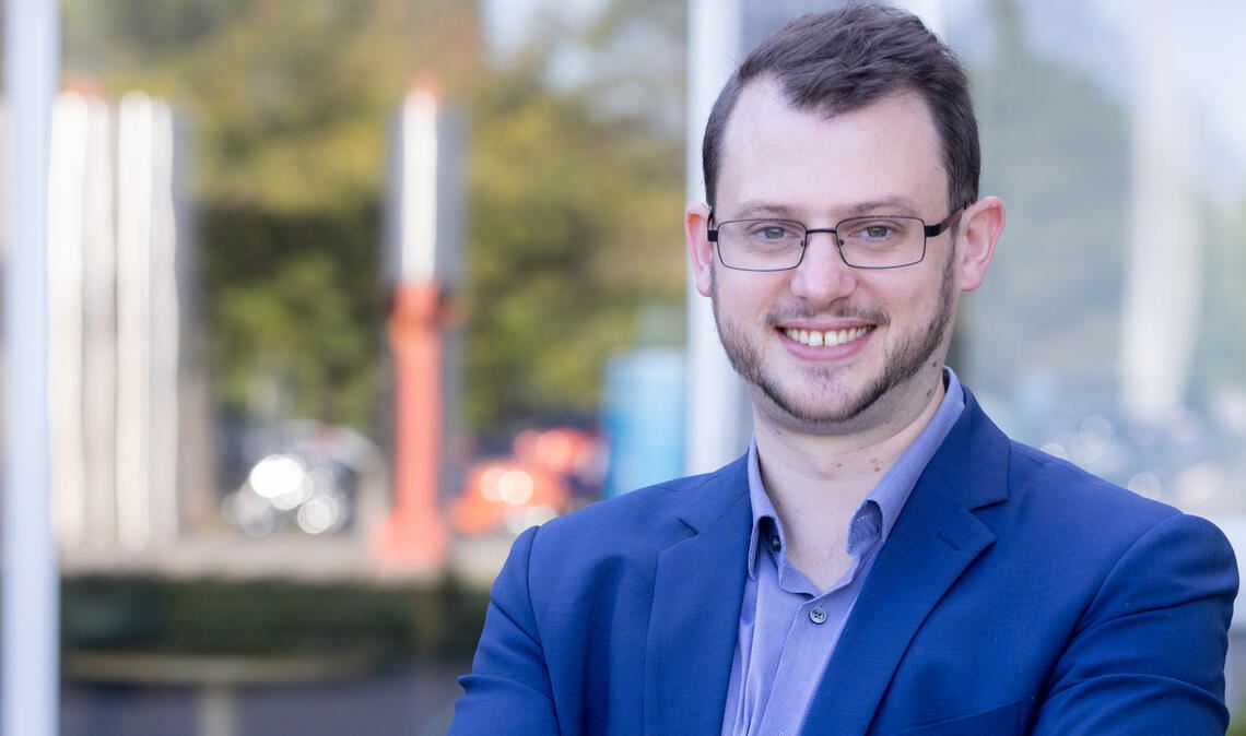 Fabian Bunzel, Regionaldirektor der Enzkreis-Kliniken, berichtet über positive Erfahrungen mit dem Betrieb des 24/7-Herzkatheterlabors. Auch in anderen Bereichen wird investiert. Foto: RKH Gesundheit