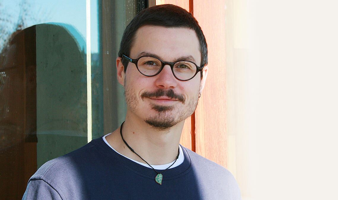 Fabian Neidhardt, der aus Niefern-Öschelbronn stammt, beschäftigt sich in seinen Büchern gerne mit Themen, die seiner Meinung nach mehr Beachtung verdienen. Foto: Daniel Gebhardt