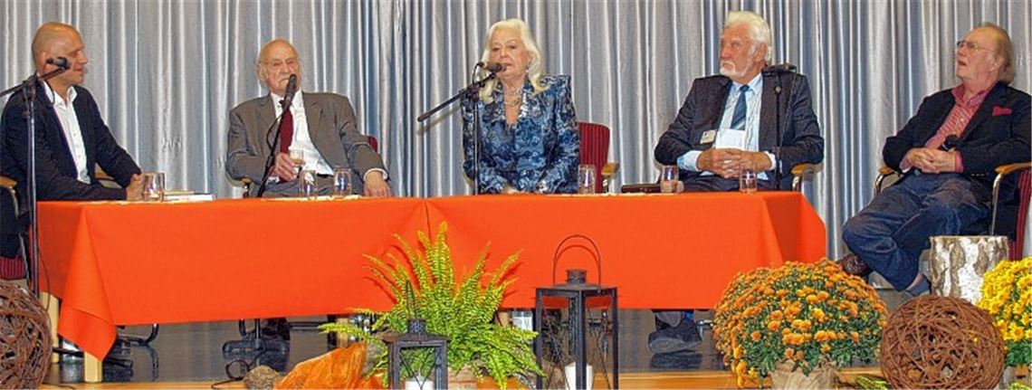 Fachjournalist Thomas Vogt (v.li.) mit Kammersänger Franz Mazura, Kammersängerin Dame Gwyneth Jones, Kammersänger Sir Donald McIntyre und Kammersänger René Kollo.