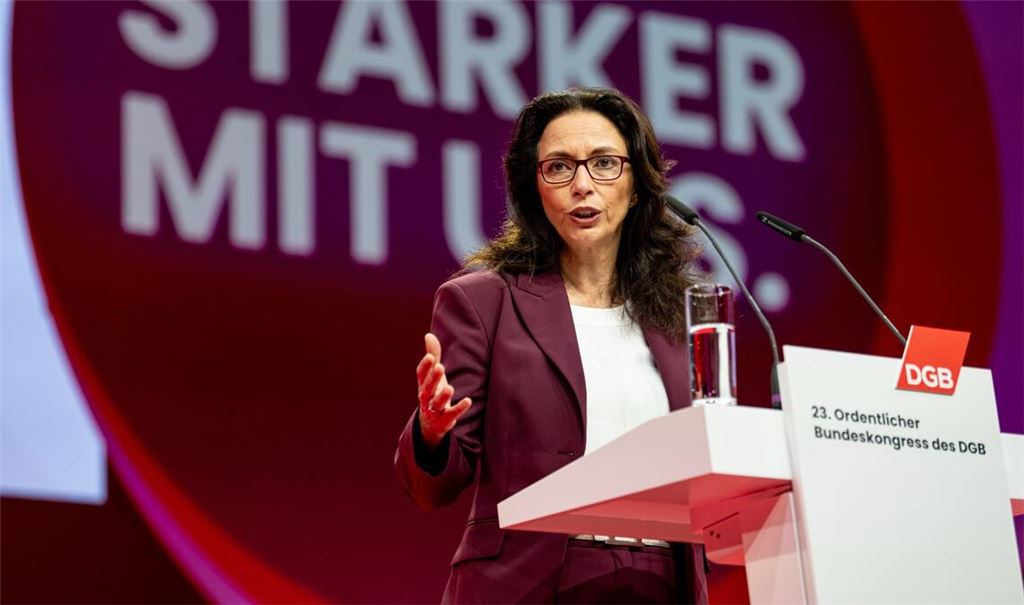 Fahimi sprach sich dafür aus, auch Privatversicherte an der Finanzierung der Krankenkosten von Bürgergeldbeziehern zu beteiligen, für die derzeit die gesetzliche Krankenversicherung mit Milliardensummen mit aufkommt.
