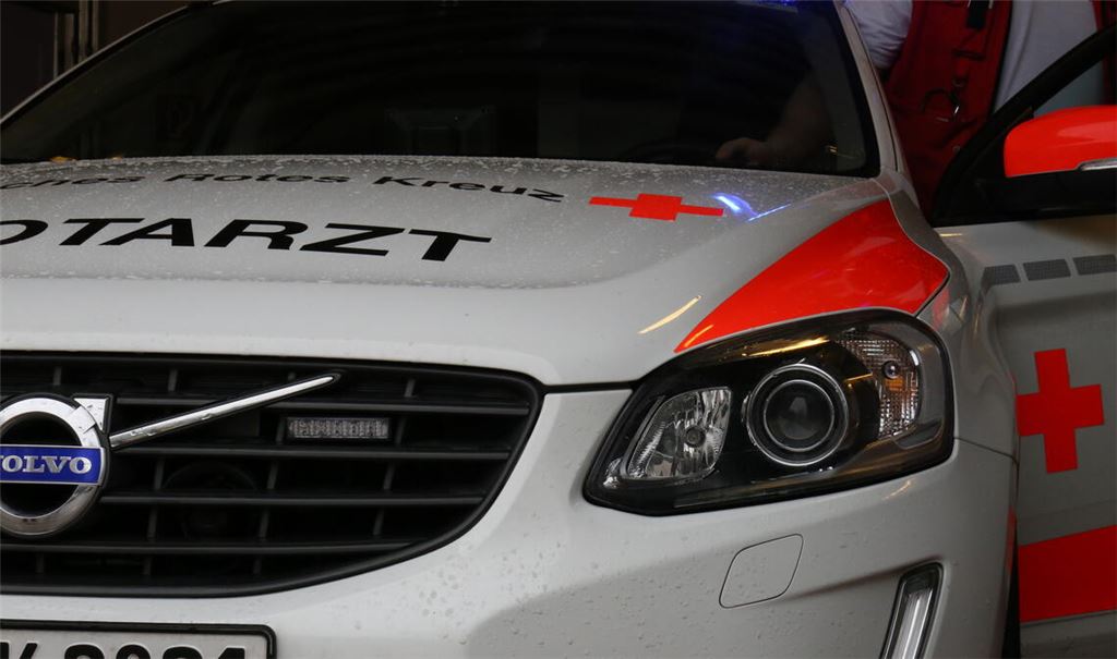 Fahrer eines E-Scooter stürzt und erleidet lebensgefährliche Verletzungen. Foto: Archiv