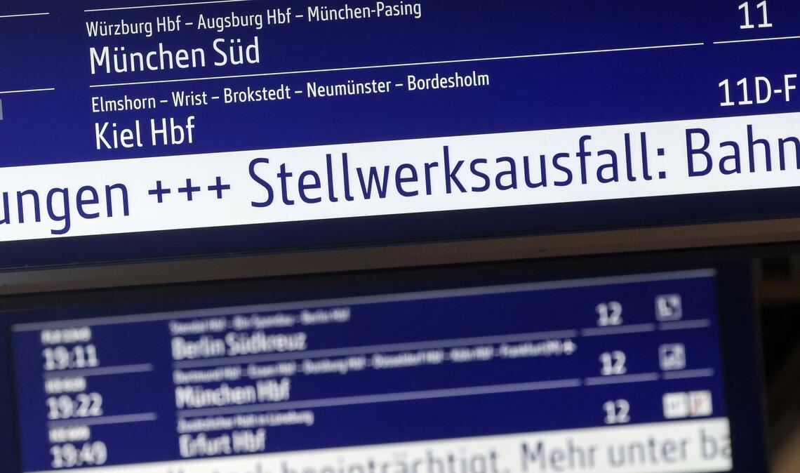 Fahrgäste der Bahn müssen sich zwischen Berlin und Hamburg auf Verspätungen und Zugausfälle einstellen.
