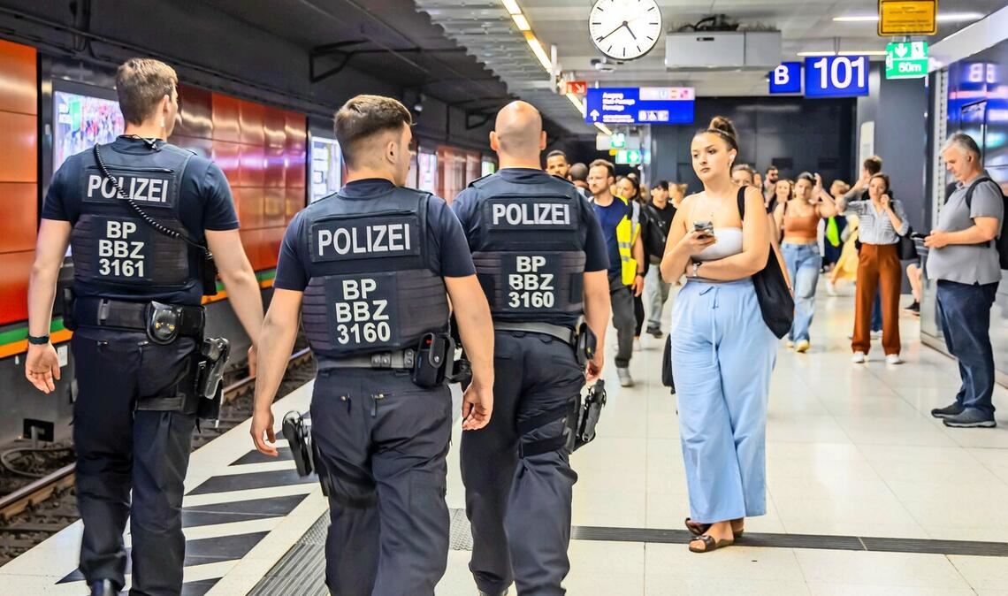 Fahrgäste der Stuttgarter S-Bahn haben die Sicherheit unterwegs weitgehend positiv bewertet.