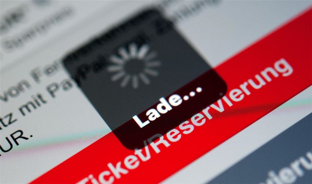 Fahrgäste, die online ein Ticket kaufen wollen, brauchen am Dienstag Geduld.