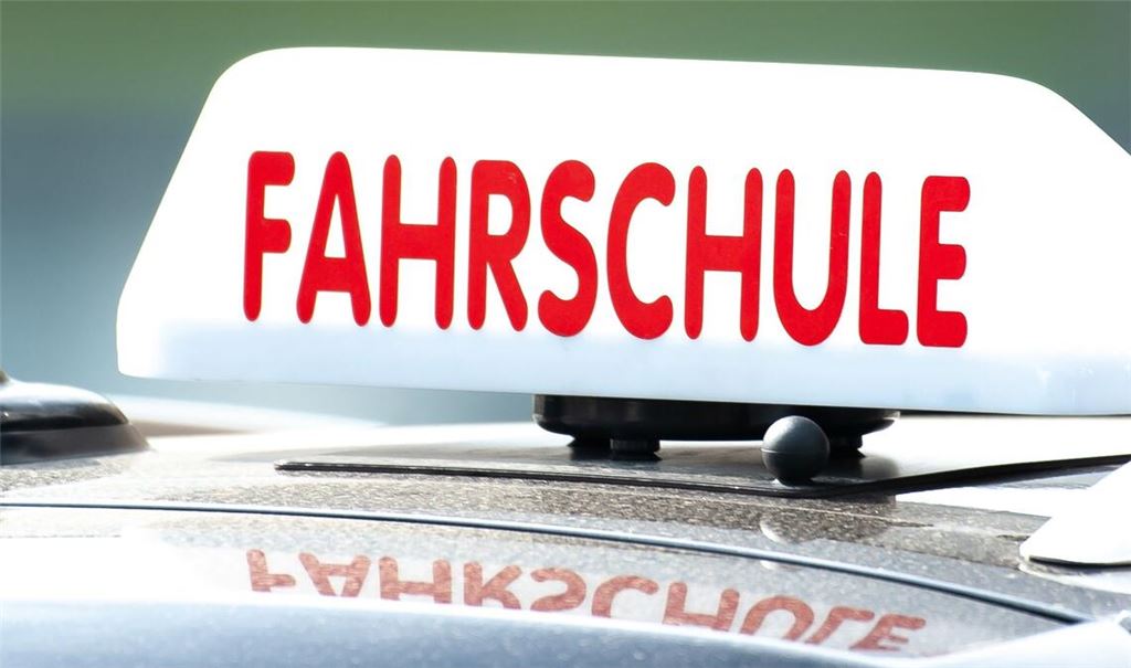 Fahrschulen in Deutschland berichten von Einbrüchen bei Anmeldungen von bis zu 70 Prozent (Symbolbild) .