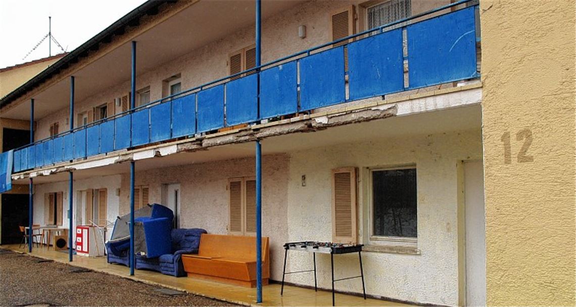 Falkenweg 12 in Dürrmenz: Ein Mieter beschwert sich mit anwaltlichem Beistand über die – seiner Meinung nach – unzumutbare Situation, was wiederum die Stadtverwaltung verwundert.